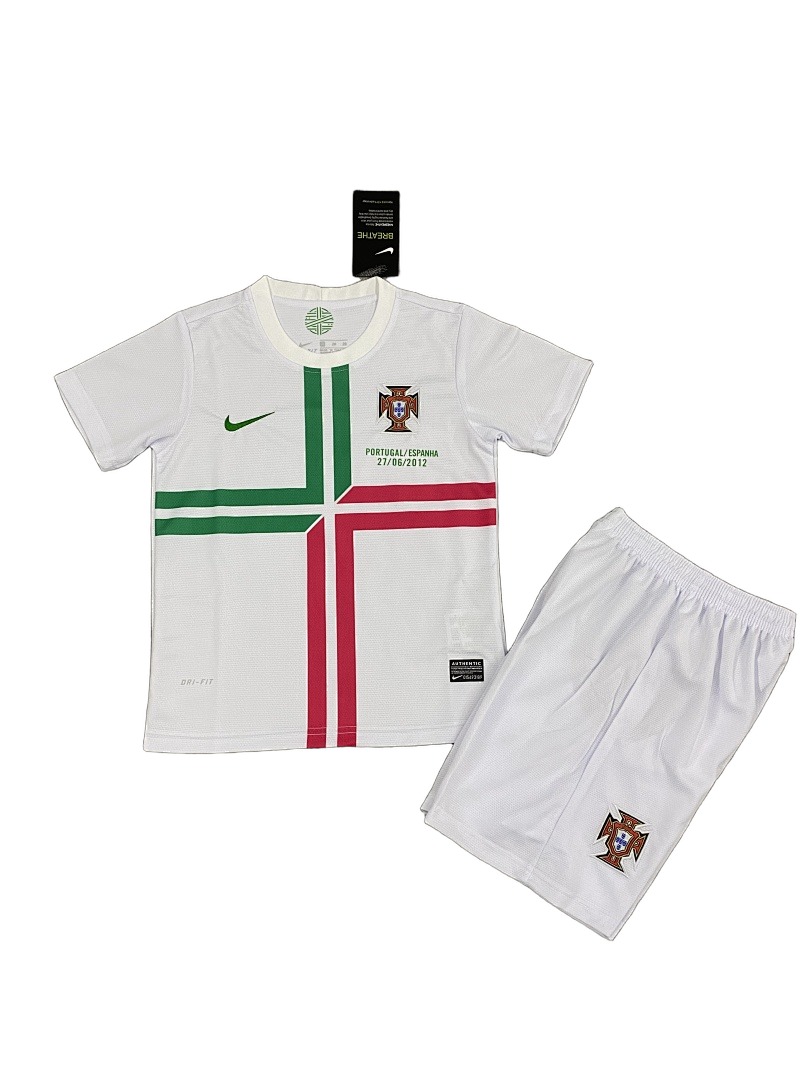 33e17bf7-826e-4f7e-8d0a-50bcbfe94014_front_chosen_v1779752188.jpg Portugal Tenue Rétro Domicile 11/12 - Enfant