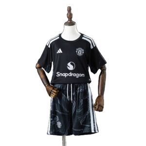MANCHESTER UNITED FC DOMICILE 7171ff70 a638 4060 899b f1b5fb737c71 front chosen v1785687962.jpg
