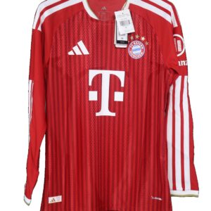 FC BAYERN MUNICH DOMICILE 957b0aad daad 4c61 ac7f 4c1ebab53a50 front chosen v1785808183.jpg